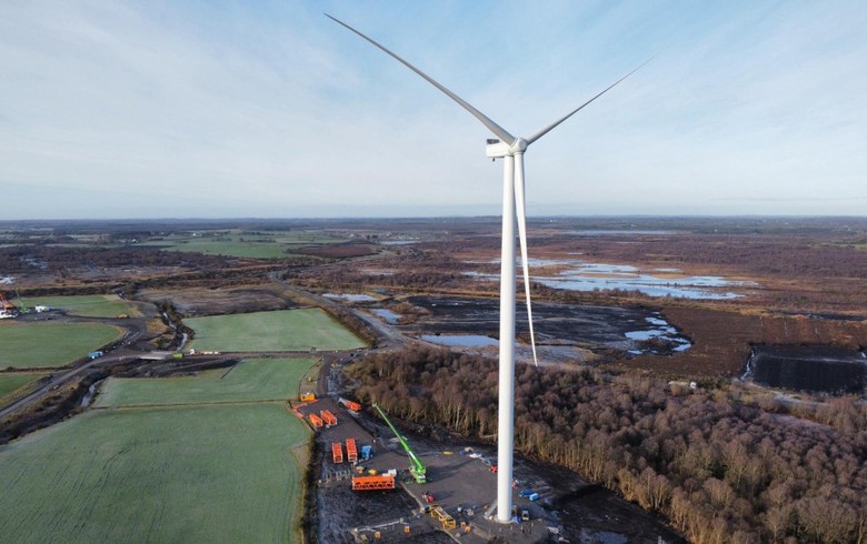 First turbine installed at SSE’s 101-MW Irish wind project First turbine installed at SSE’s 101-MW Irish wind project
