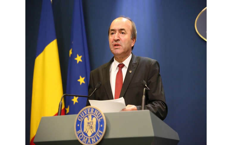 Romania's justice minister Toader to resign after losing party support