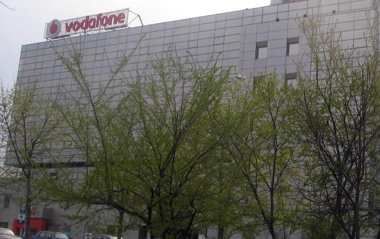 Vodafone Italia sales dip 0.4% in December quarter on mobile slowdown