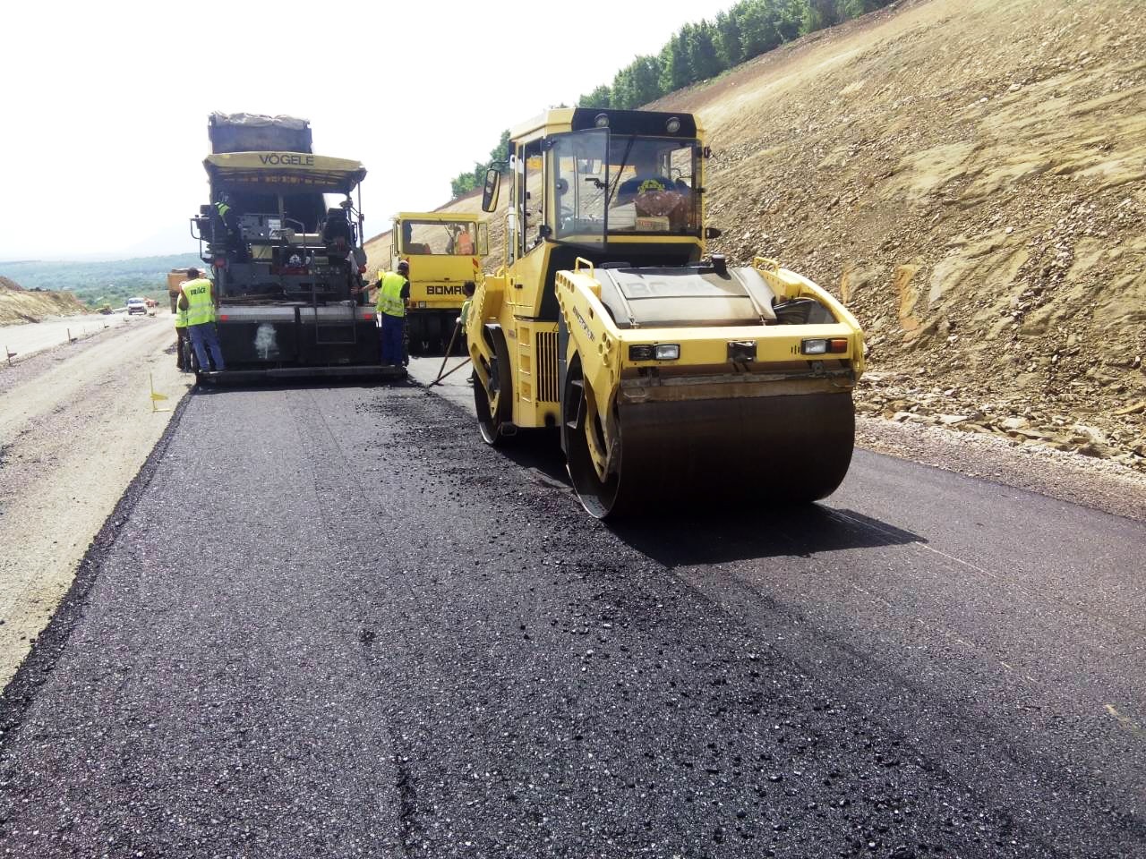 Bulgaria opens 10 mln euro road construction tender