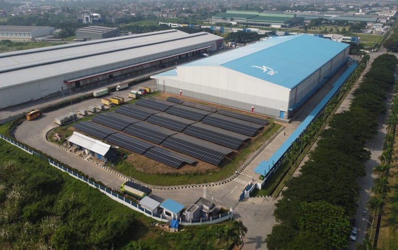Japan's Shizen switches on solar array in Indonesia