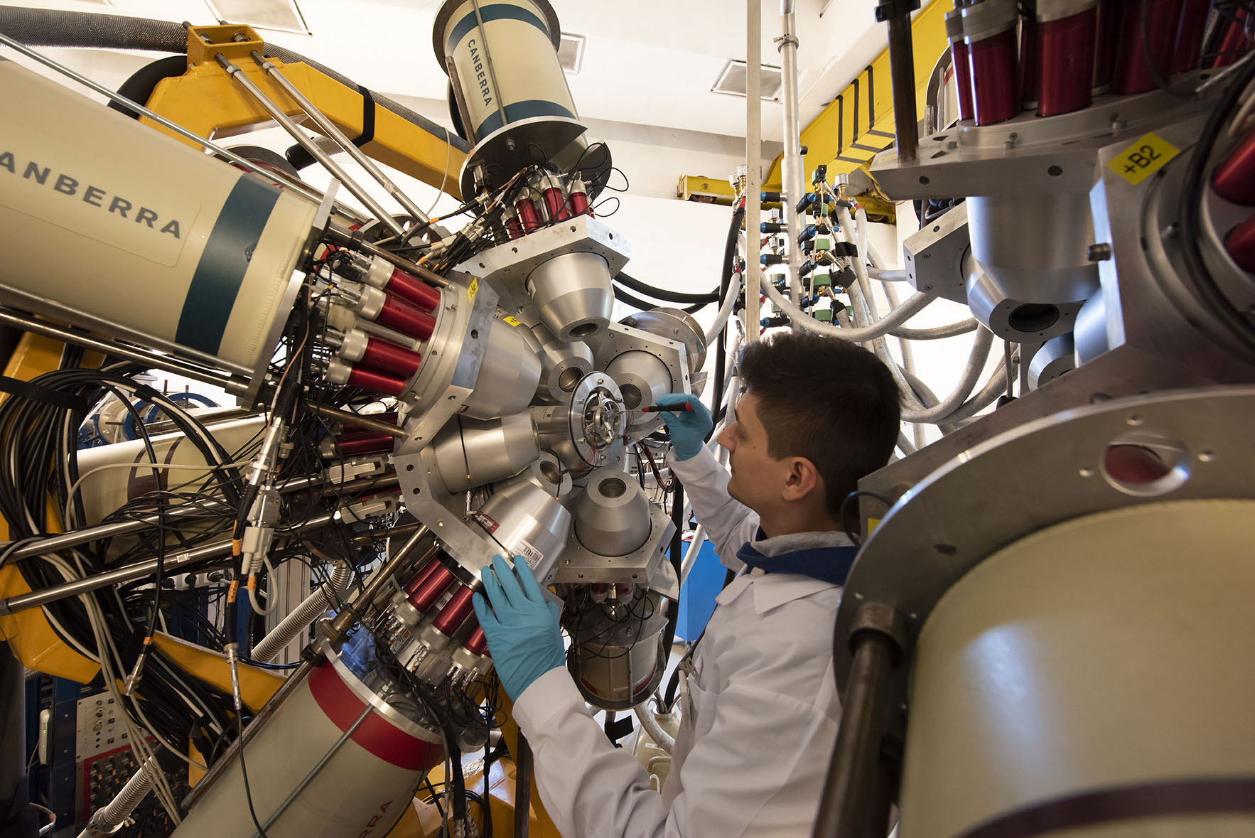 romania-s-govt-to-invest-17-mln-euro-in-high-power-optics-centre